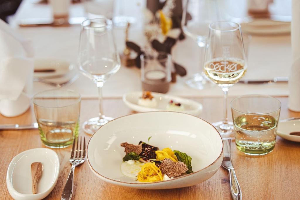 Weinzuhause Hotel-Restaurant-Vinothek Mommenheim エクステリア 写真