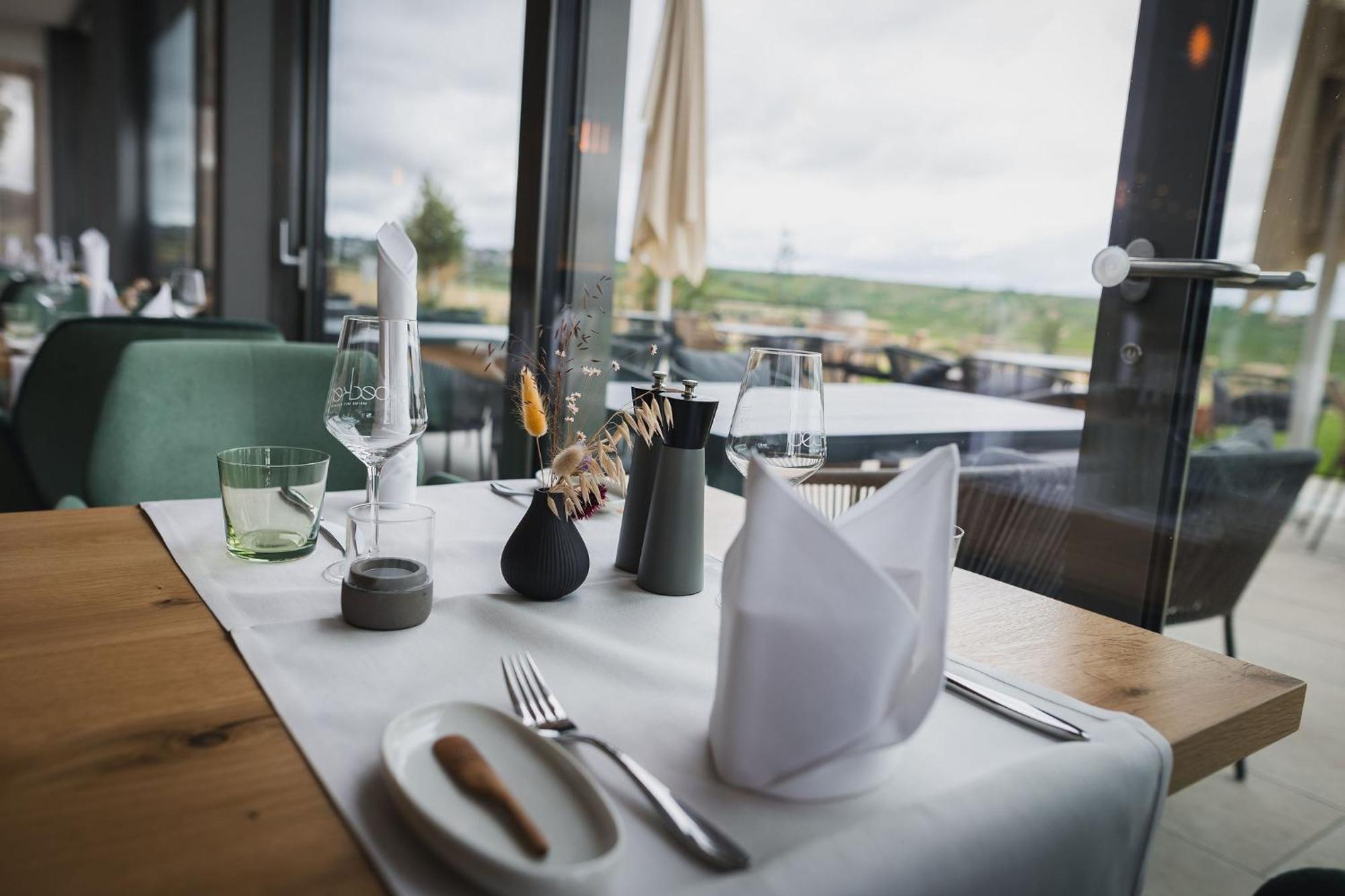 Weinzuhause Hotel-Restaurant-Vinothek Mommenheim エクステリア 写真