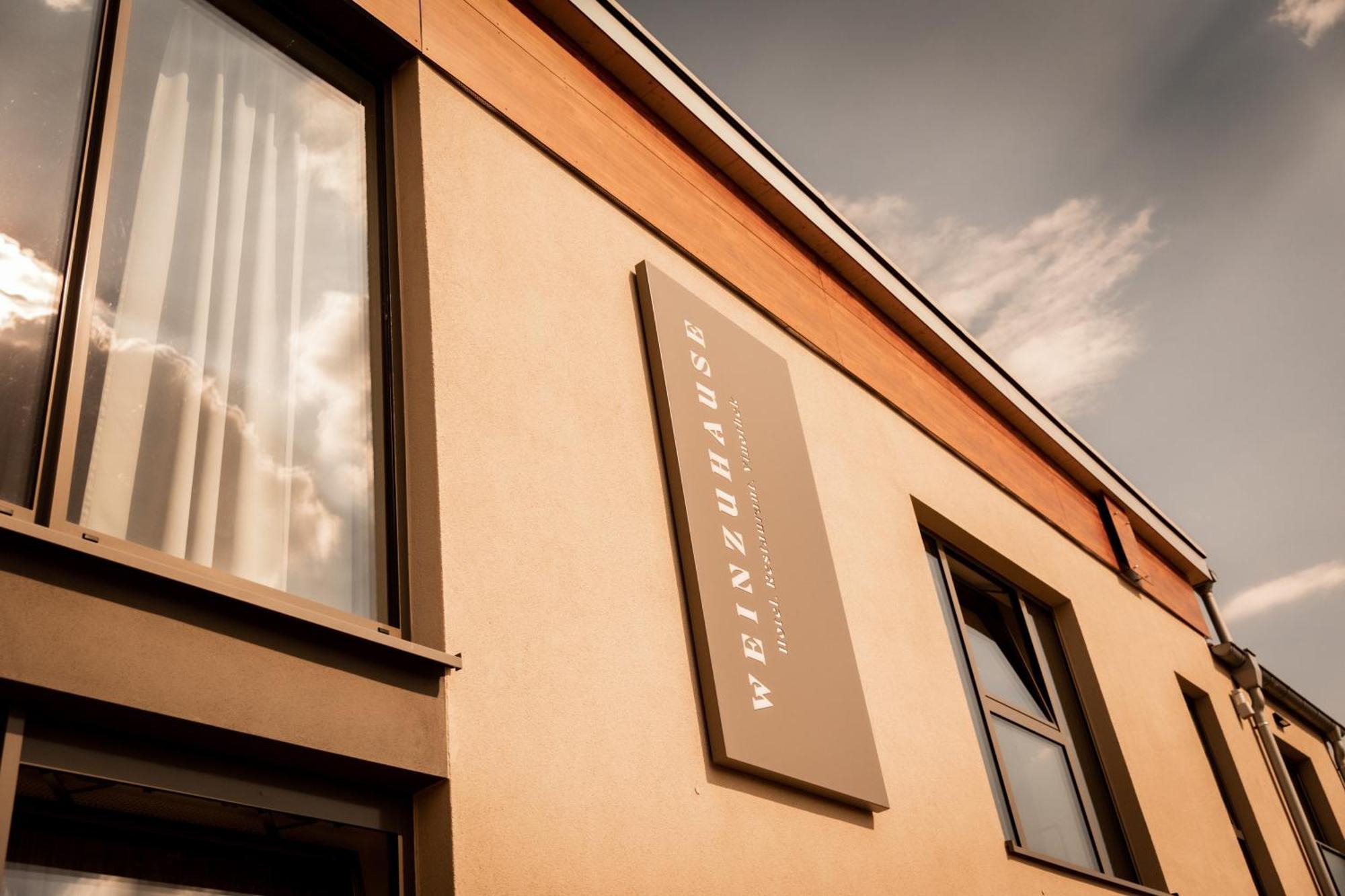 Weinzuhause Hotel-Restaurant-Vinothek Mommenheim エクステリア 写真